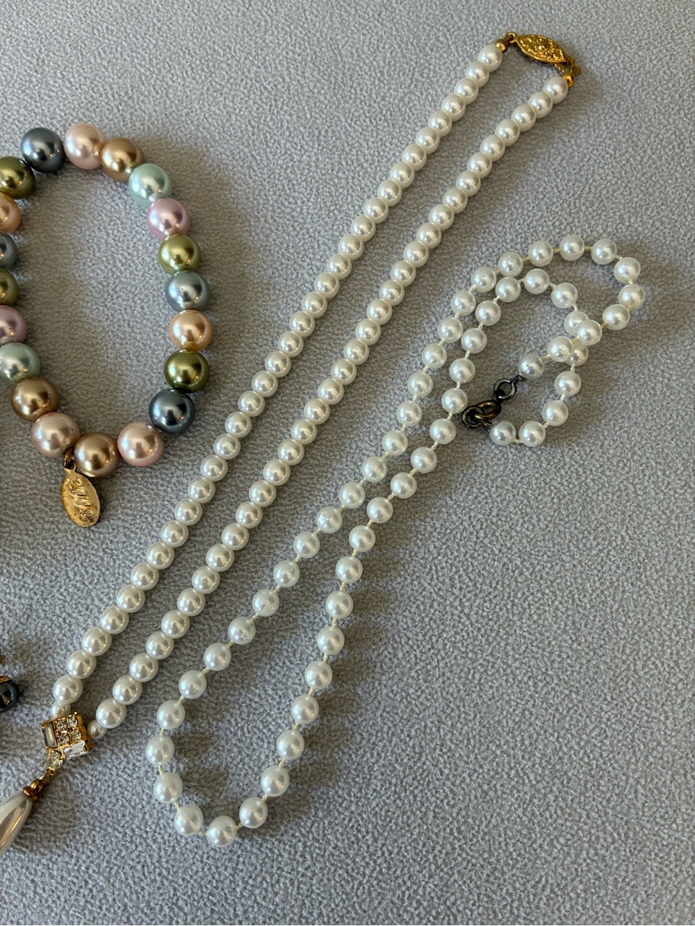 Vintage Faux Pearl Jewelry Lot, Earrings x 2, Bracelet x 2, Necklace x 2 - Picture 3 of 14